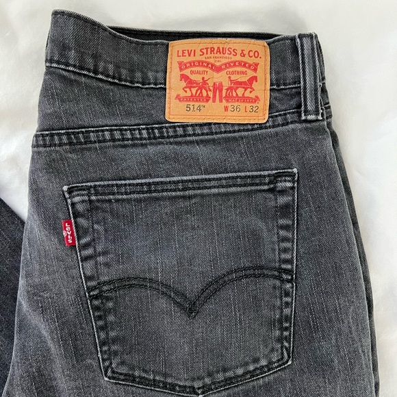 ❌SOLD❌ LEVI STRAUSS & CO 514 dark grey regular fit men’s jeans W 36 L 32 - Picture 2 of 9